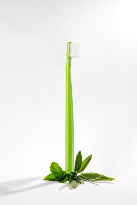 HERBADENT ORIGINAL FLOSS toothbrush light green - ultrasoft conical bristles ******