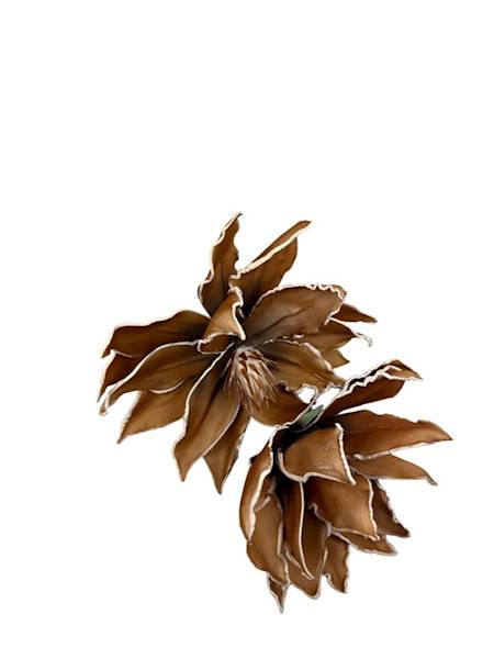 Magnolia kwiaty z pianki jasny brąz