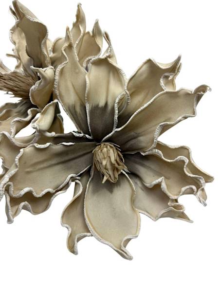 Magnolia kwiaty z pianki beż