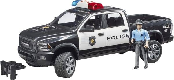 Dodge policyjny RAM 2500 z policjantem