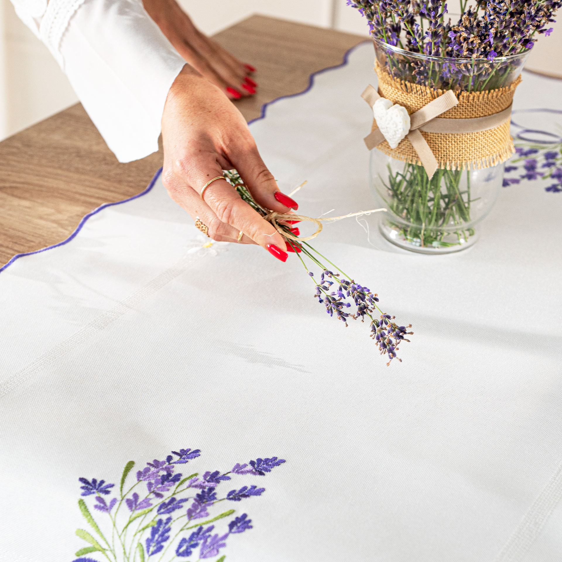 Bieżnik Lawendowa polana 85x85