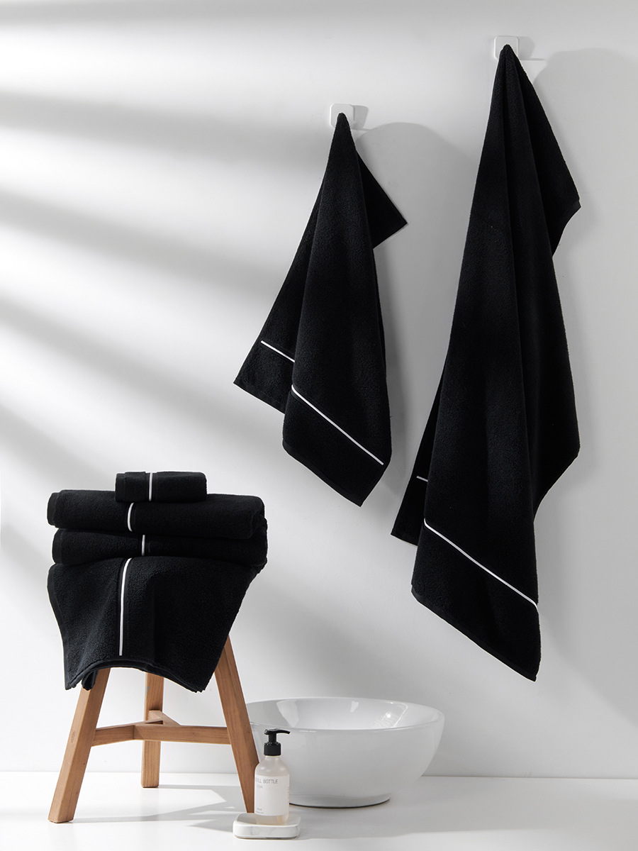 Ręcznik Libre 70x140 czarny z białym paskiem