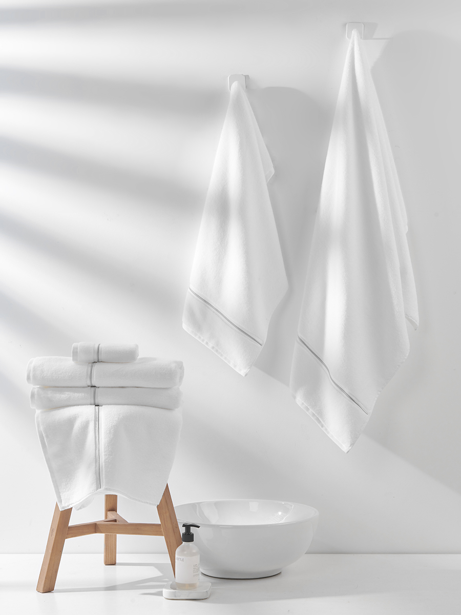 Ręcznik Libre 50x90 biały z szarym paskiem