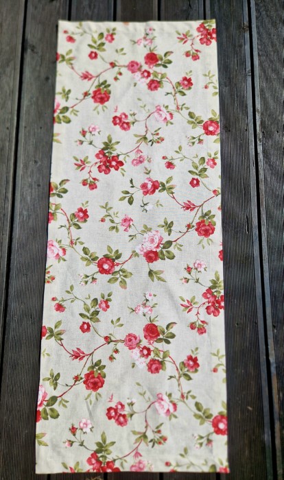 Obrus Martuli 60 150x185 DUŻE KWIATY czerwone na naturalnym tle