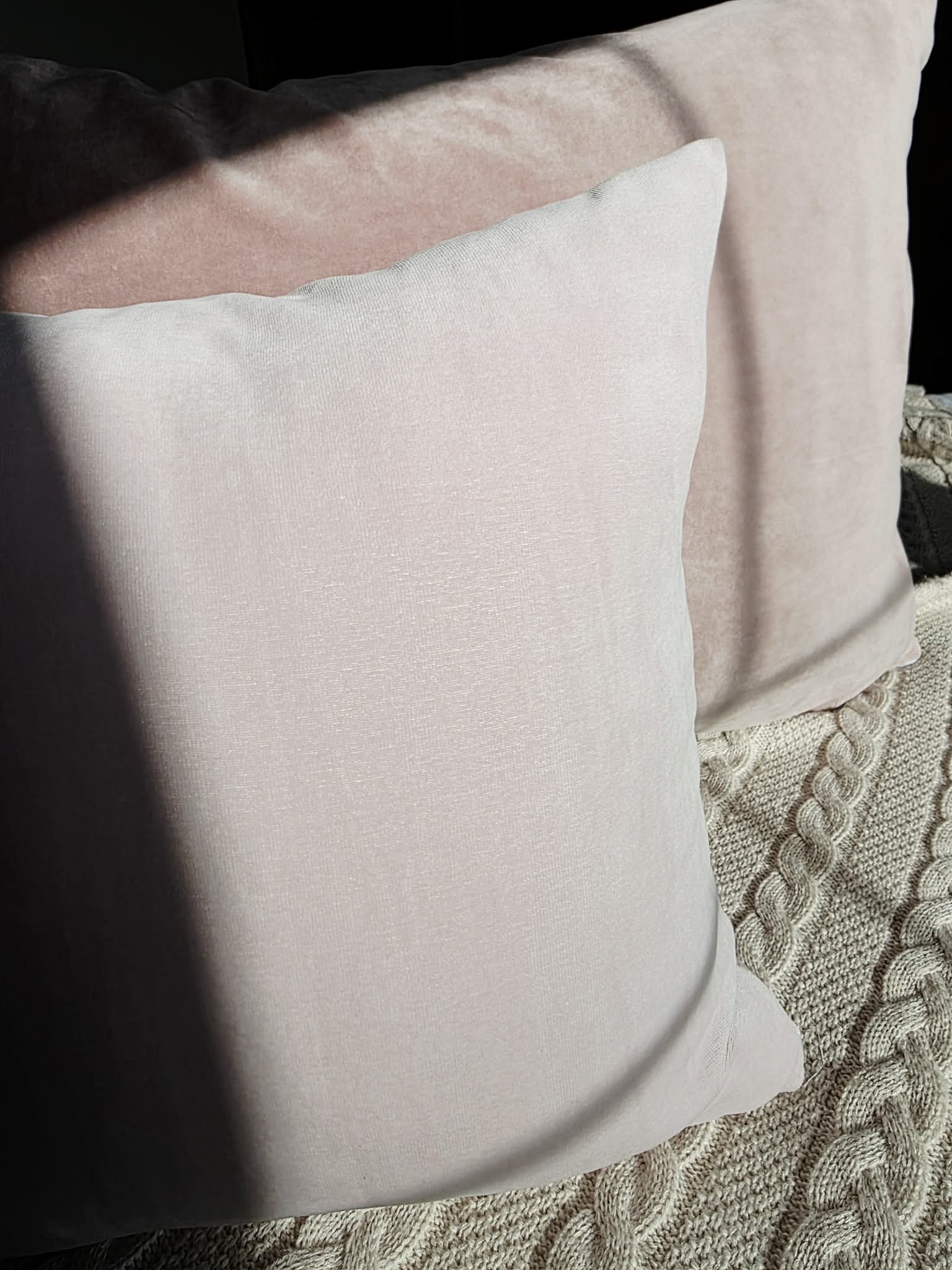 Poszewka Martuli 40x40 TULISIE welur jasny kawowy