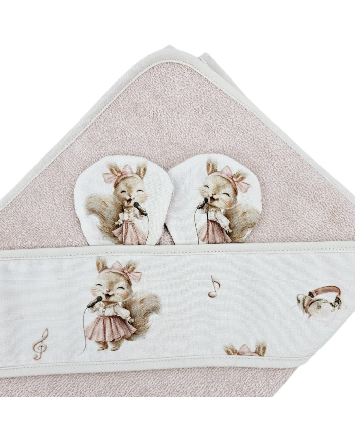 Ręcznik EKO z kapturkiem Piosenkarka róż 100x100