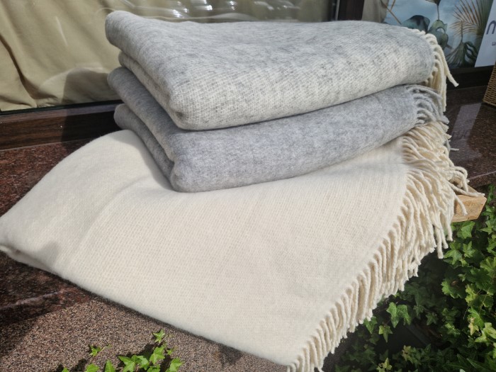 Koc z wełny jagnięcej 150x200 BASIA 600 g/m2 szary