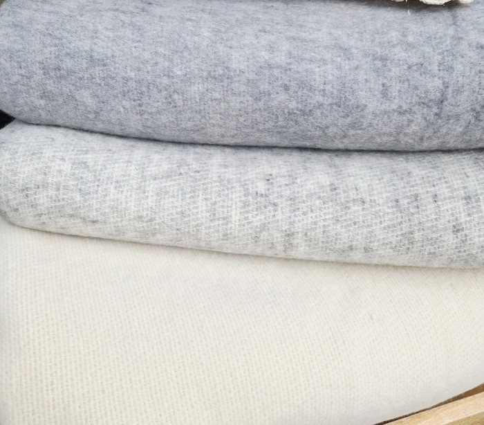 Koc z wełny jagnięcej 150x200 BASIA 600 g/m2 szary