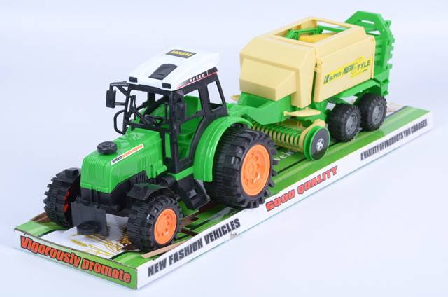 Traktor z maszyną roliczną