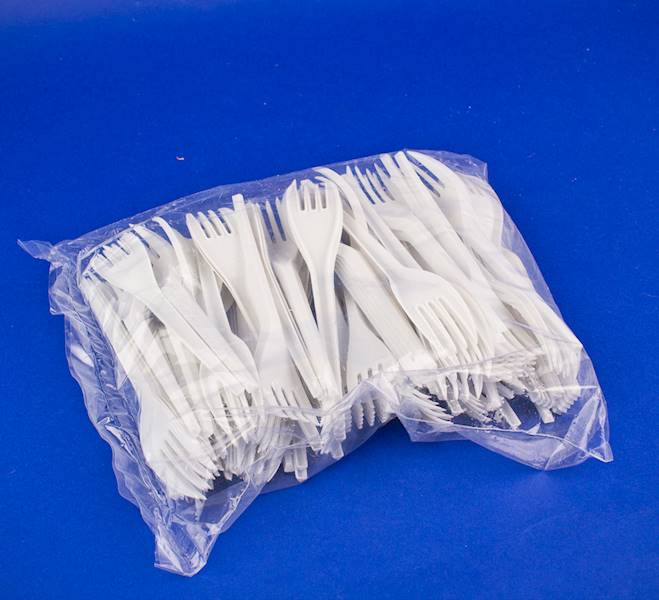 Widelec plastikowy biały a'100 /Z30/