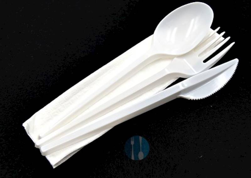 Zestaw białe widelec, nóż, serwetka /z250/