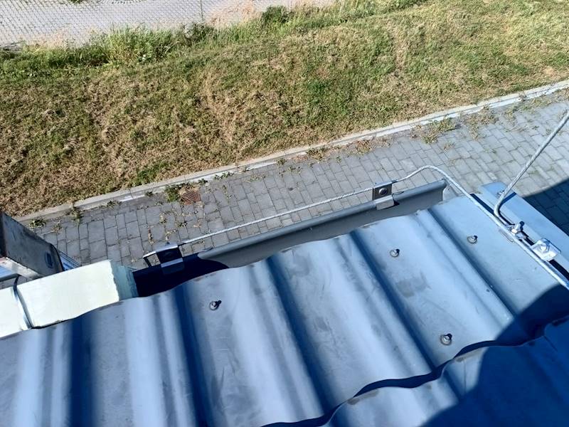 Uchwyt drutu na rynnę ze złączem równoległym A2