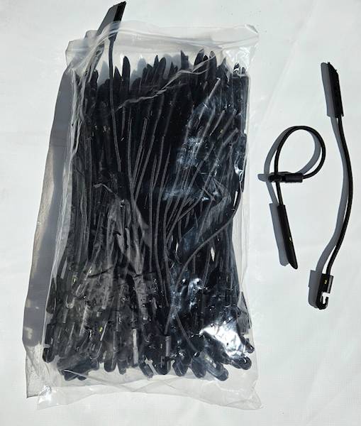 guma mocująca 30cm czarna z zapadką (100)szt/paczk