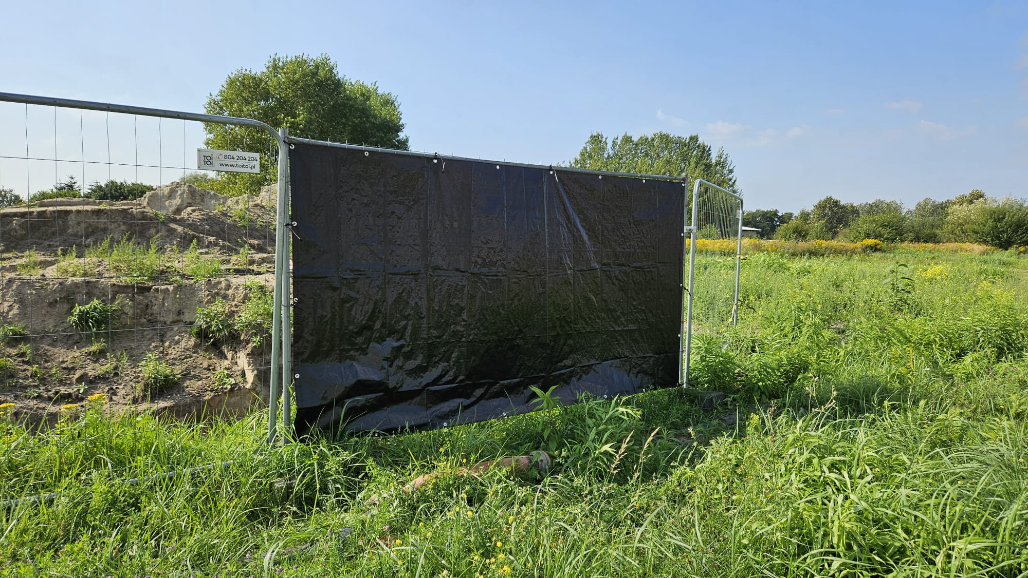 Plandeka PE FENCE TARP 1,76x3,41 150g/m2 / czarny /  z atestem trudnopalności