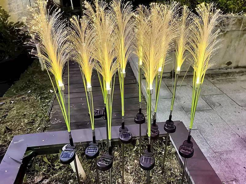 Lampa solarna LED sunari 300K 300maH Liion trawa
