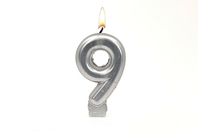 Świeczka cyferka do tortu srebrna "9"