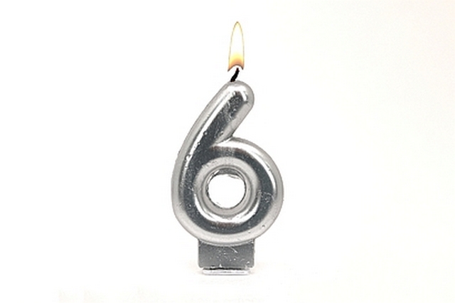 Świeczka cyferka do tortu srebrna "6"