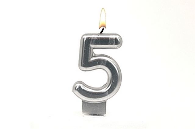 Świeczka cyferka do tortu srebrna "5"
