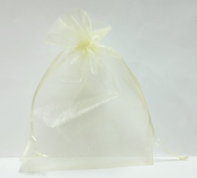 Torebka kremowa z organzy 12 x 15 cm 