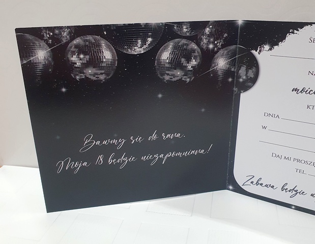 Zaproszenine na 18 urodziny czarno - srebrne "Kule disco" 1 szt 