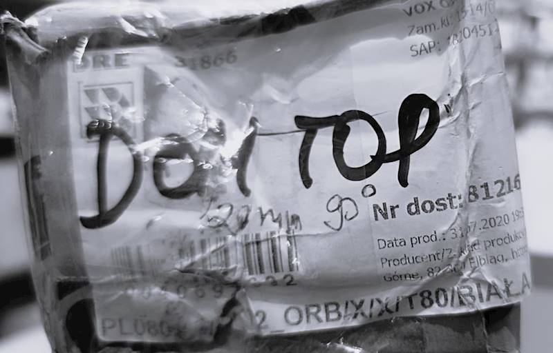 KĄTOWNIK 20 mm DRE BIAŁA MAT 8/90 PIONY