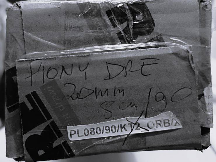 KĄTOWNIK 20 mm DRE BIAŁA MAT 8/90 PIONY