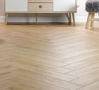 PODŁOGA DĄB NATURALNY CIEMNY AC6 12MM F5350 V-FUGA