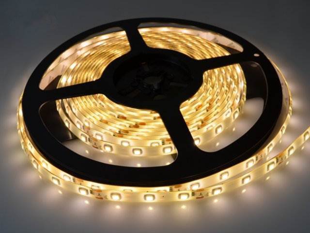 Taśma 300 LED 12V 24W wodoodporna IP65 - ciepła