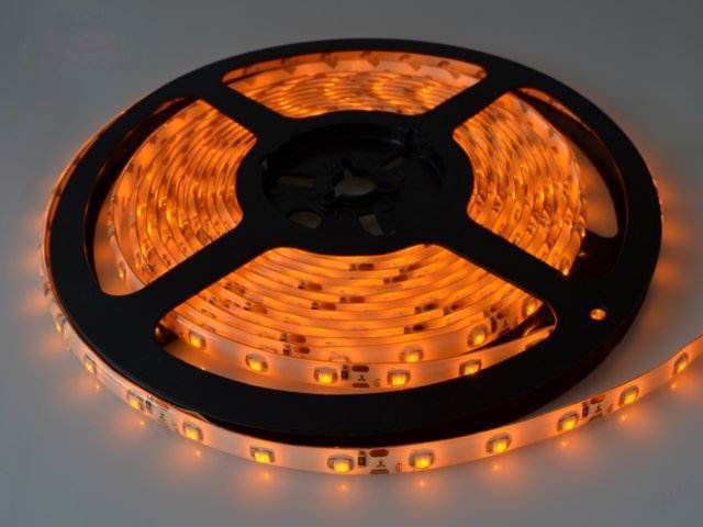 Taśma 300 LED 12V 24W wodoodporna IP65 -  żółta
