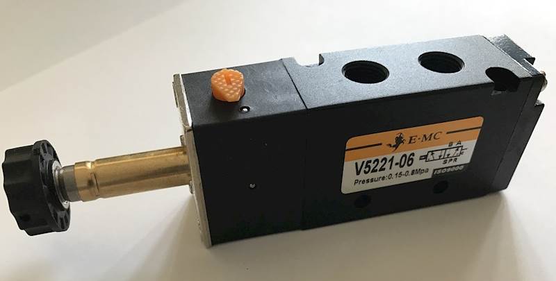 EMC V5221-06 ELEKTROZAWÓR PIĘCIODROGOWY 5/2 1/8"