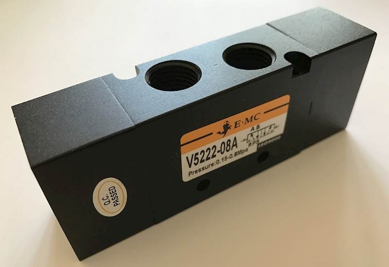 EMC V5222-08A ELEKTROZAWÓR PIĘCIODROGOWY 5/2 1/4"