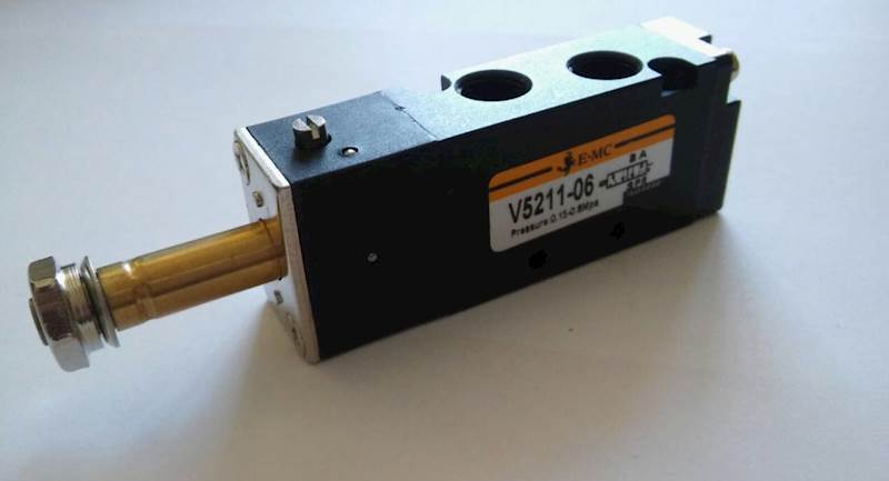 EMC V5211-06 ELEKTROZAWÓR PIĘCIODROGOWY 5/2 1/8"