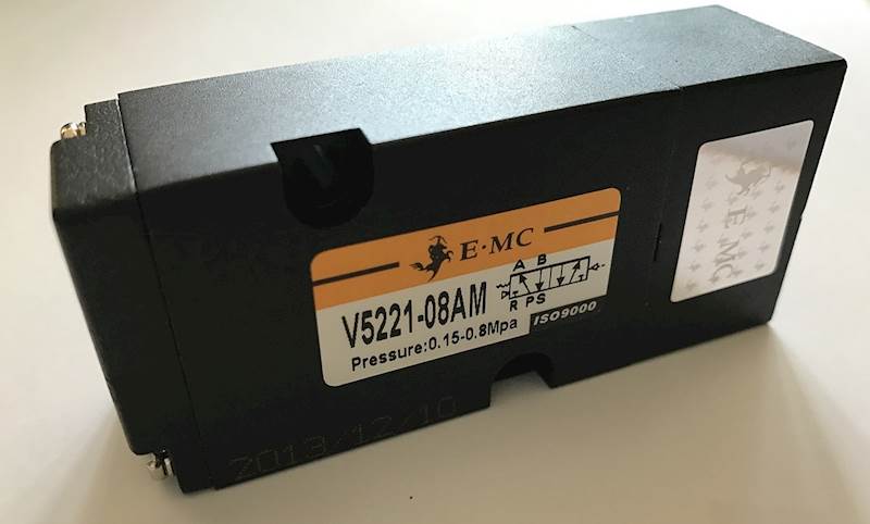 EMC V5221-08AM ELEKTROZAWÓR PIĘCIODROGOWY 5/2 1/4"