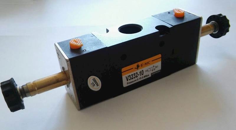 EMC V3232-10 ELEKTROZAWÓR TRÓJDROGOWY 3/2 3/8"