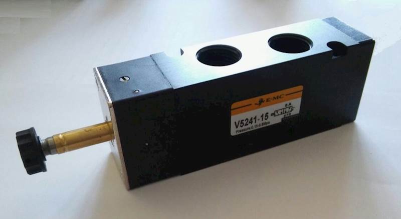 EMC V5241-15 ELEKTROZAWÓR PIĘCIODROGOWY 5/2 1/2"