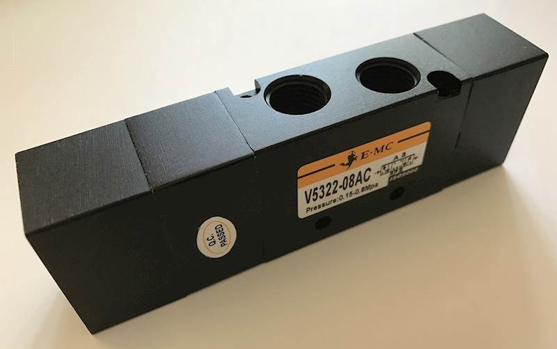 EMC V5322-08AC ELEKTROZAWÓR PIĘCIODROGOWY 5/3 1/4"