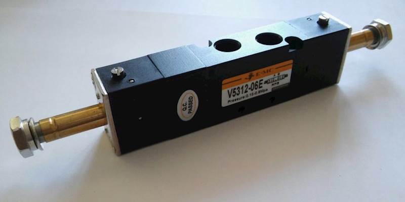 EMC V5312-06E ELEKTROZAWÓR PIĘCIODROGOWY 5/3 1/8" 